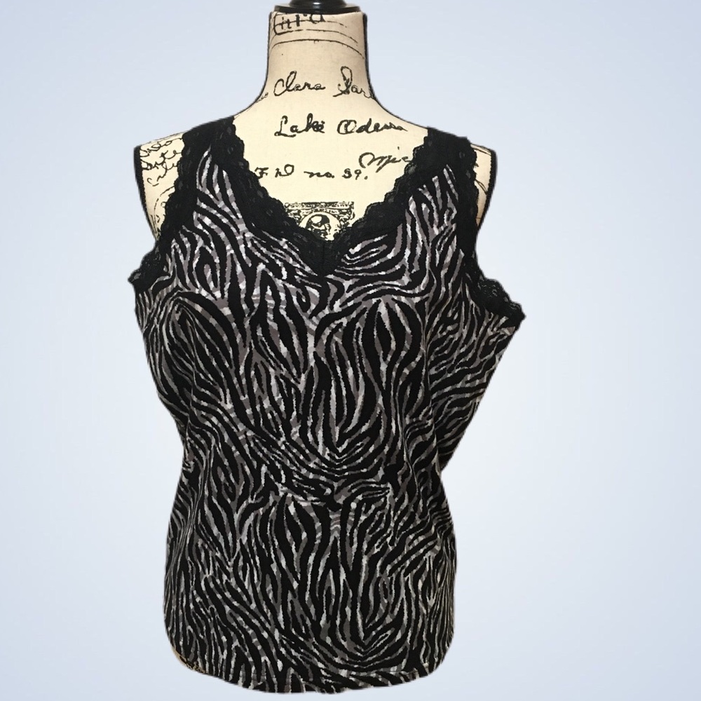 Cotton Zebra tank with black lace trim. Sz Med